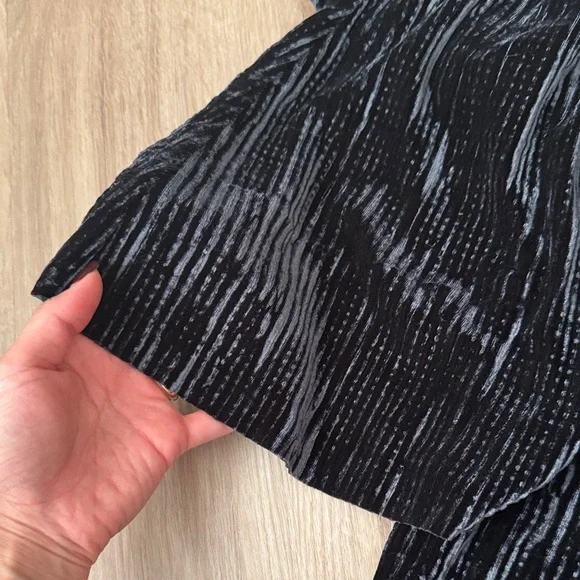 Urban Outfitters Black Velvet Flared Pants sz M - Picture 3 of 4